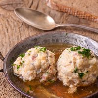 Főzőtasakos zsemlegombóc